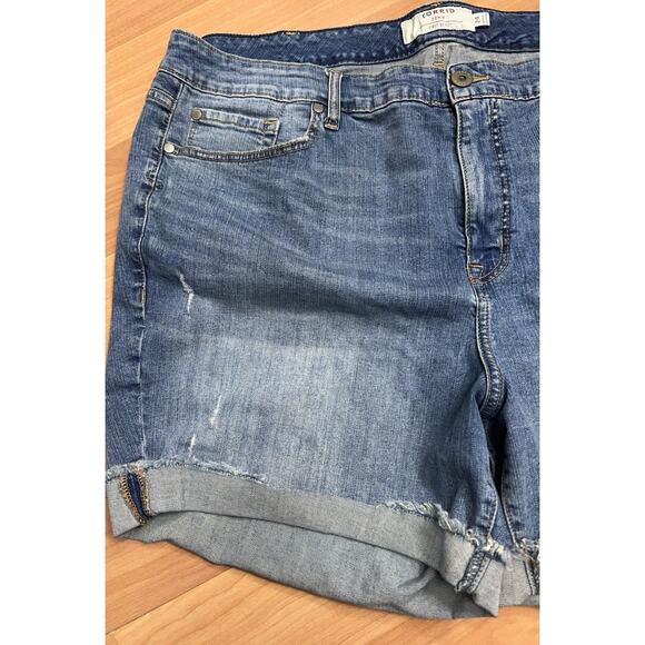 Torrid Denim Womens Shorts Size 24 Distressed Stretch Plus Size Measures 43x5 - Picture 4 of 10